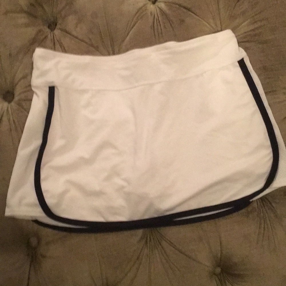 White and black tennis skirt
